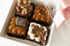 Signature sweet box
